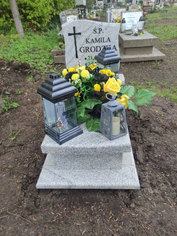Grób KAMILA GRODZKA