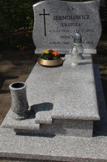 Grób JAROSŁAW JERMOŁOWICZ