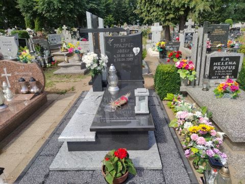 Andrzej PFAJFER 1968 Karlino - Grobonet - Wyszukiwarka osób pochowanych