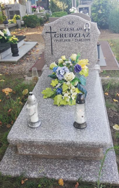 Grób CZESŁAW GRUDZIĄŻ