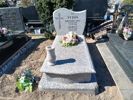Grób BRONISŁAWA TYTOŃ